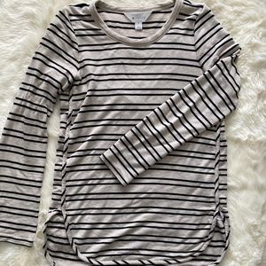 Market & Spruce Curved Hem Long Sleeve Top